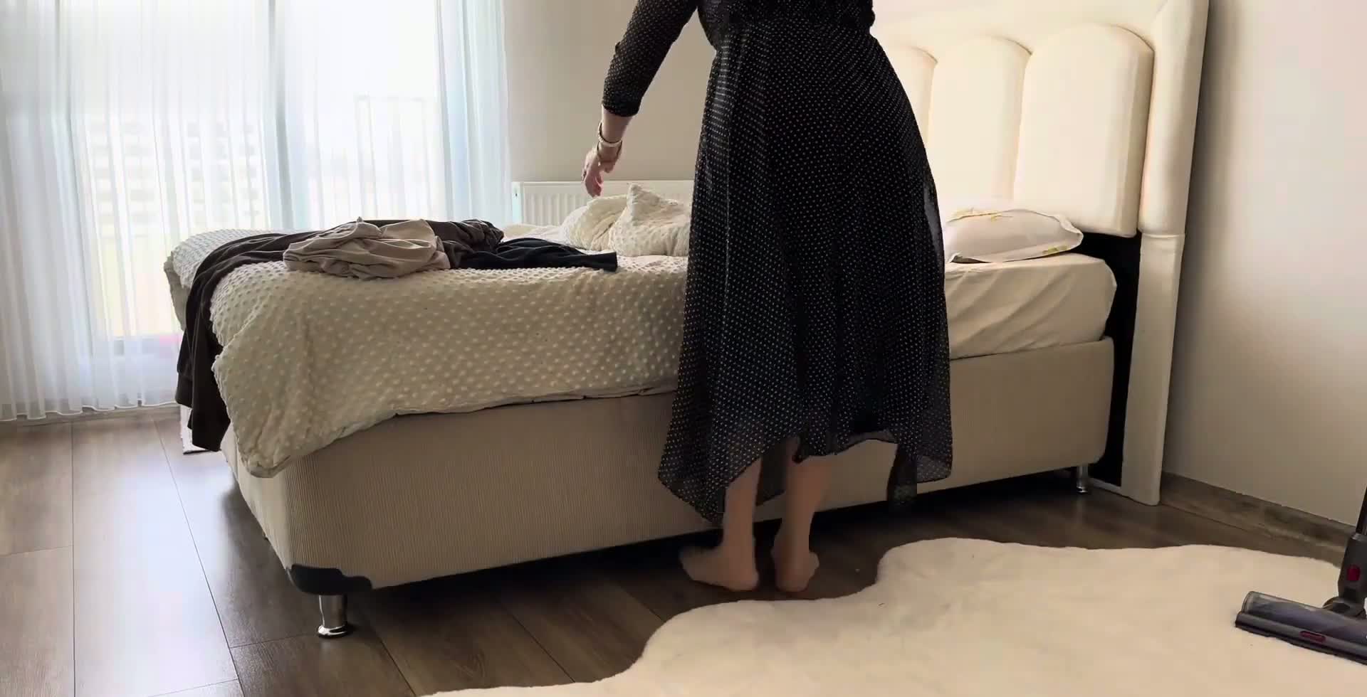 Fatma ile Her Telden Temizlik Yaperken Sexsi  Frikik Veriyor